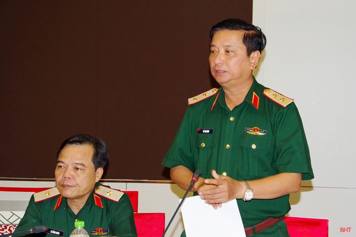 Trung tướng Hà Thọ Bình - Tư lệnh Quân khu 4 phát biểu tại hội nghị.