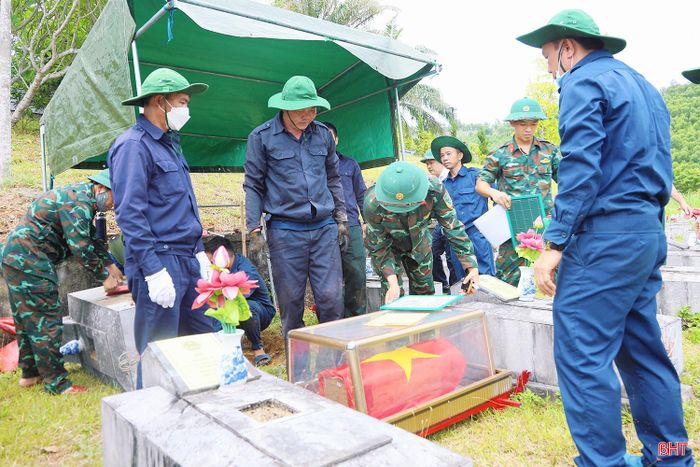  Do địa hình đồi dốc, số lượng phần mộ lớn, Ban Chỉ đạo 515 tỉnh đã xây dựng kế hoạch chi tiết, rà soát kỹ lưỡng và bố trí lực lượng phù hợp nhằm bảo đảm quá trình khai quật, thu nhận mẫu diễn ra đúng quy trình, an toàn và chính xác. 