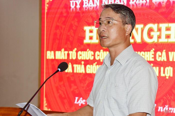 Phó Chủ tịch UBND xã Lộc Hà Trần Phi Long phát biểu chúc mừng và giao nhiệm vụ.