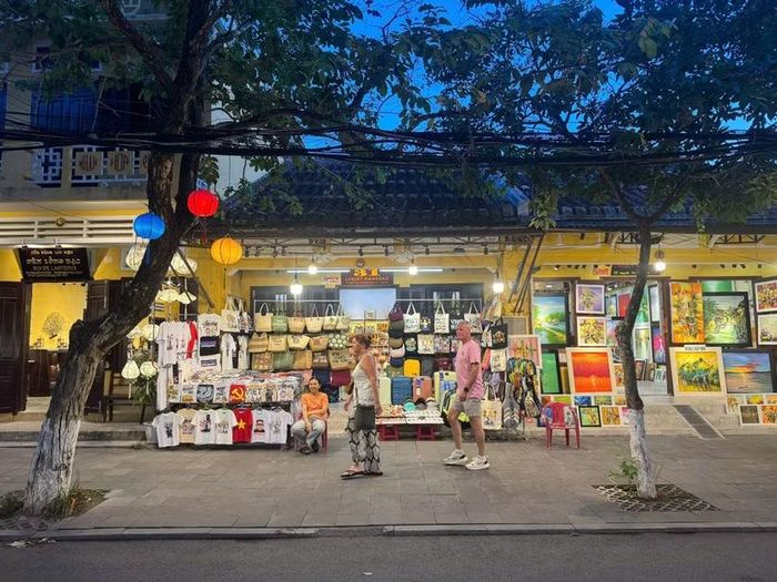 Hội An khoác lên mình vẻ đẹp vừa lãng mạn vừa hoài cổ. (Nguồn: Vietnam+)