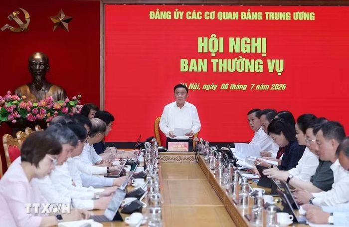 Đồng chí Trần Cẩm Tú, Ủy viên Bộ Chính trị, Thường trực Ban Bí thư, Bí thư Đảng ủy các cơ quan Đảng Trung ương, chủ trì hội nghị. (Ảnh: Phương Hoa/TTXVN)