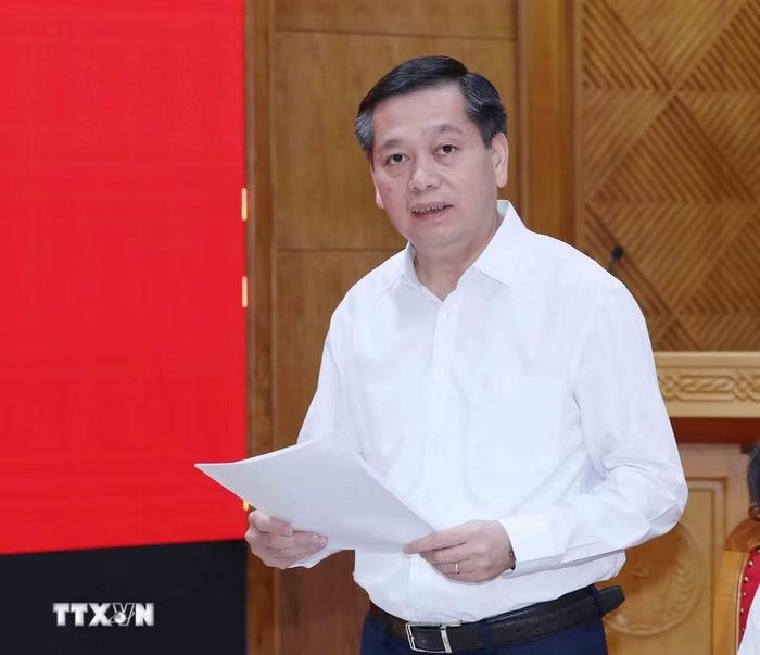 Đồng chí Nguyễn Long Hải, Ủy viên Trung ương Đảng, Phó Bí thư Thường trực Đảng ủy các cơ quan Đảng Trung ương, trình bày báo cáo tại hội nghị. (Ảnh: Phương Hoa/TTXVN)