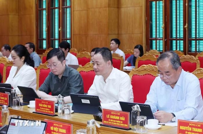Các đồng chí Ủy viên Ban Thường vụ tham dự hội nghị. (Ảnh: Phương Hoa/TTXVN)
