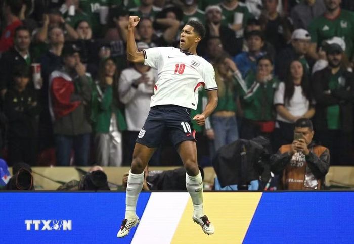 Niềm vui của Jude Bellingham với lập cú đúp vào lưới Mexico. (Ảnh: AFP/TTXVN)