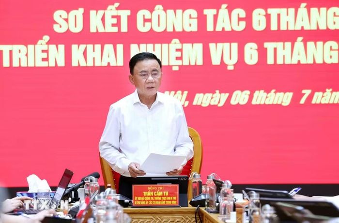 Đồng chí Trần Cẩm Tú, Ủy viên Bộ Chính trị, Thường trực Ban Bí thư, Bí thư Đảng ủy các cơ quan Đảng Trung ương phát biểu chỉ đạo hội nghị. (Ảnh: Phương Hoa/TTXVN)