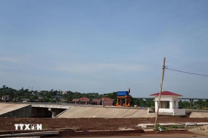Nguyên nhân dự án chậm tiến độ là do vướng mắc trong khâu giải phóng mặt bằng. (Ảnh: Tuấn Anh/TTXVN)