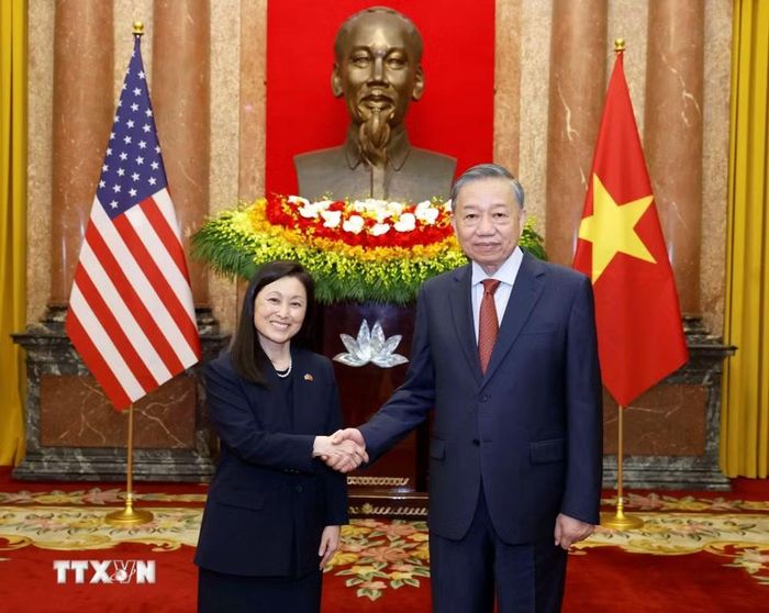 Tổng Bí thư, Chủ tịch nước Tô Lâm với Đại sứ Hợp chúng quốc Hoa Kỳ Jennifer Wicks McNamara. (Ảnh: Thống Nhất/TTXVN)
