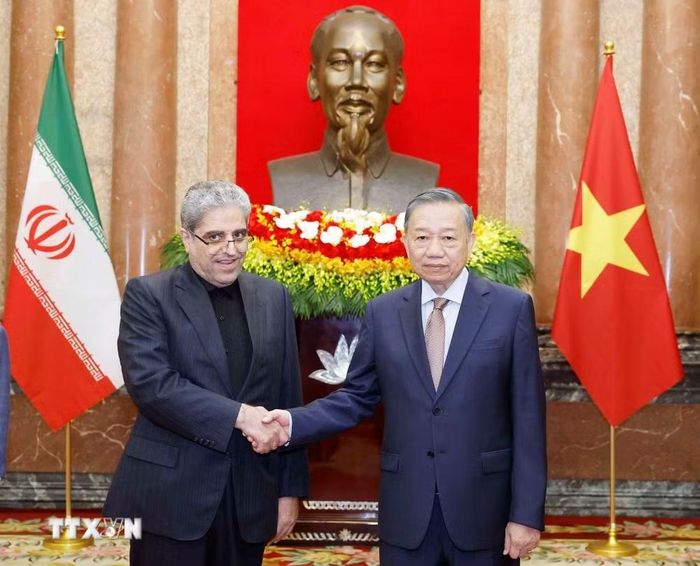 Tổng Bí thư, Chủ tịch nước Tô Lâm với Đại sứ Cộng hòa Hồi giáo Iran Akbar Ghasemi Ali Abadi. (Ảnh: Thống Nhất/TTXVN)
