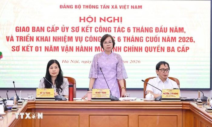 Đồng chí Vũ Việt Trang, Ủy viên Ban Thường vụ Đảng ủy các cơ quan Đảng Trung ương, Bí thư Đảng ủy, Tổng Giám đốc TTXVN, Phó Trưởng Ban Tuyên giáo và Dân vận Trung ương điều hành hội nghị. (Ảnh: Minh Đức/TTXVN)
