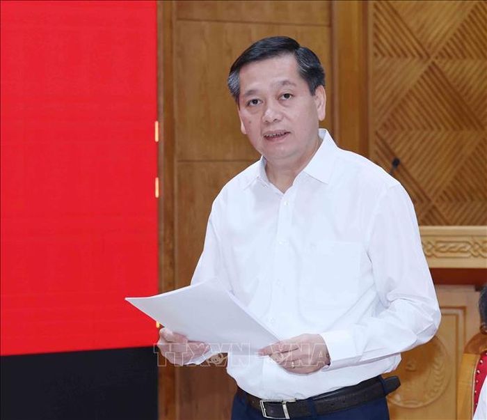 Đồng chí Nguyễn Long Hải, Ủy viên Trung ương Đảng, Phó Bí thư Thường trực Đảng ủy các cơ quan Đảng Trung ương trình bày báo cáo tại hội nghị. Ảnh: Phương Ho/TTXVN