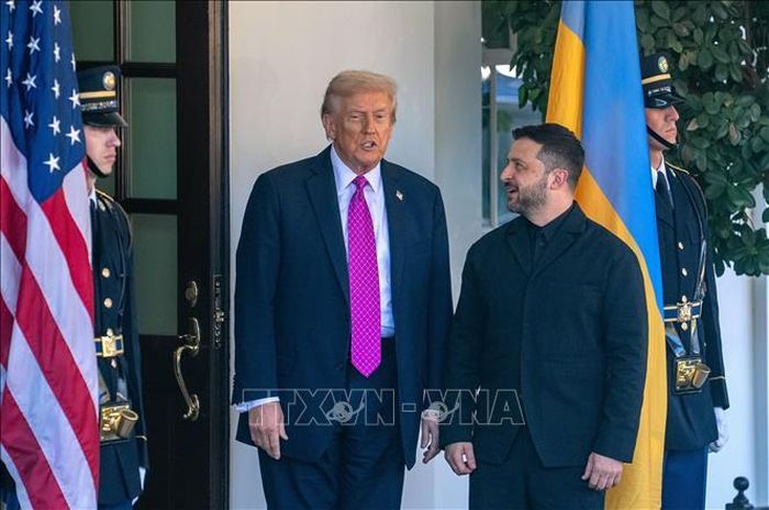 Tổng thống Mỹ Donald Trump và người đồng cấp Ukraine Volodymyr Zelensky tại cuộc gặp ở Nhà Trắng ngày 17/10/2025. Ảnh: THX/TTXVN
