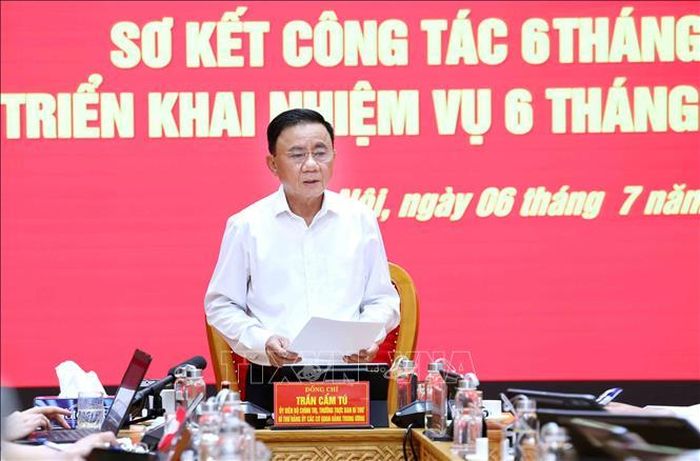 Đồng chí Trần Cẩm Tú, Ủy viên Bộ Chính trị, Thường trực Ban Bí thư, Bí thư Đảng ủy các cơ quan Đảng Trung ương phát biểu chỉ đạo hội nghị. Ảnh: Phương Hoa/TTXVN