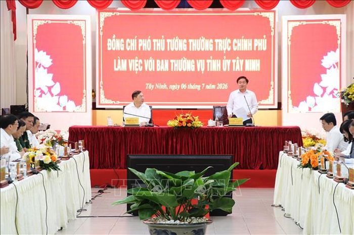 Ủy viên Trung ương Đảng, Bí thư Tỉnh ủy Tây Ninh Nguyễn Văn Quyết phát biểu tại buổi làm việc.