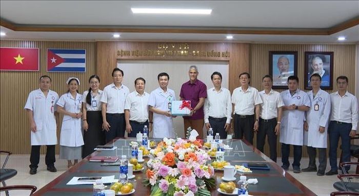 Quang cảnh buổi làm việc.