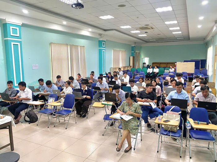 Khóa học có sự tham gia của 30 học viên là cán bộ kiểm soát bệnh tật đang công tác tại các trạm y tế xã, phường trên địa bàn TP Hồ Chí Minh.