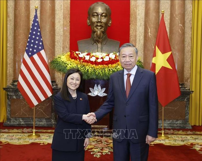 Tổng Bí thư, Chủ tịch nước Tô Lâm với Đại sứ Hợp chúng quốc Hoa Kỳ Jennifer Wicks McNamara. Ảnh: Thống Nhất/TTXVN