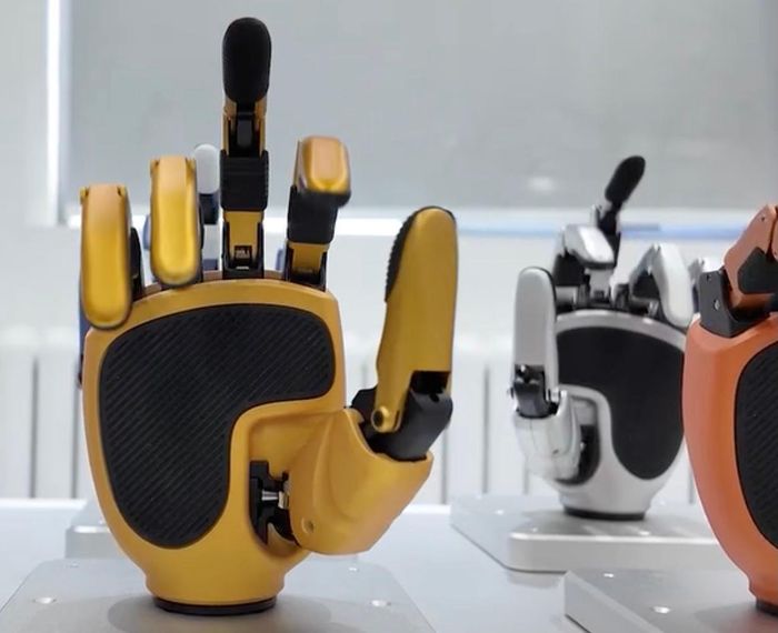 Bàn tay robot năm ngón. Ảnh chụp màn hình: The Guardian