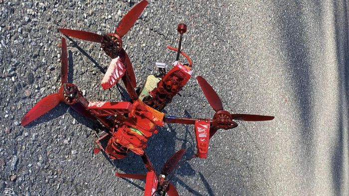Một chiếc UAV tấn công Đại sứ quán Nga tại Thụy Điển rơi xuống khuôn viên vào ngày 2/7/2026. Ảnh: Telegram Đại sứ quán Nga tại Thụy Điển