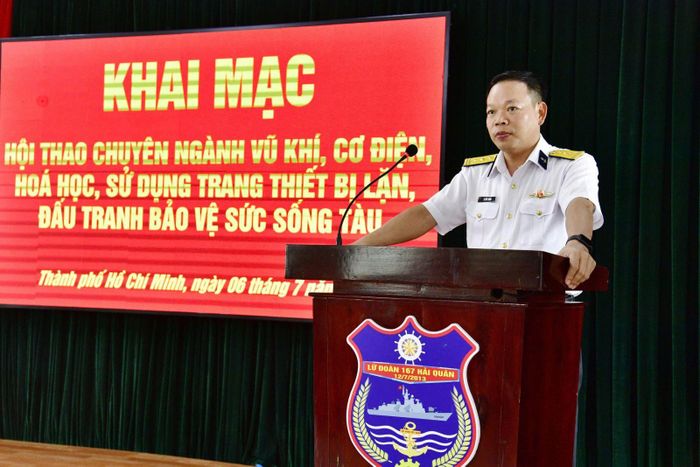 Thượng tá Lê Đức Thảnh, Lữ đoàn trưởng phát biểu.