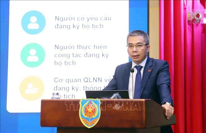 Phó Cục trưởng Cục Hành chính tư pháp, Bộ Tư pháp Nhâm Ngọc Hiển phát biểu. Ảnh: Phạm Kiên/TTXVN