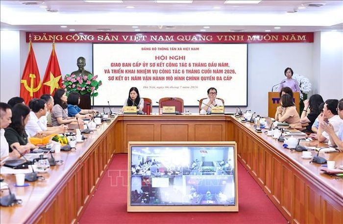 Đồng chí Vũ Việt Trang, Ủy viên Ban Thường vụ Đảng ủy các cơ quan Đảng Trung ương, Bí thư Đảng ủy, Tổng Giám đốc TTXVN, Phó Trưởng Ban Tuyên giáo và Dân vận Trung ương, phát biểu. Ảnh: Minh Đức/TTXVN