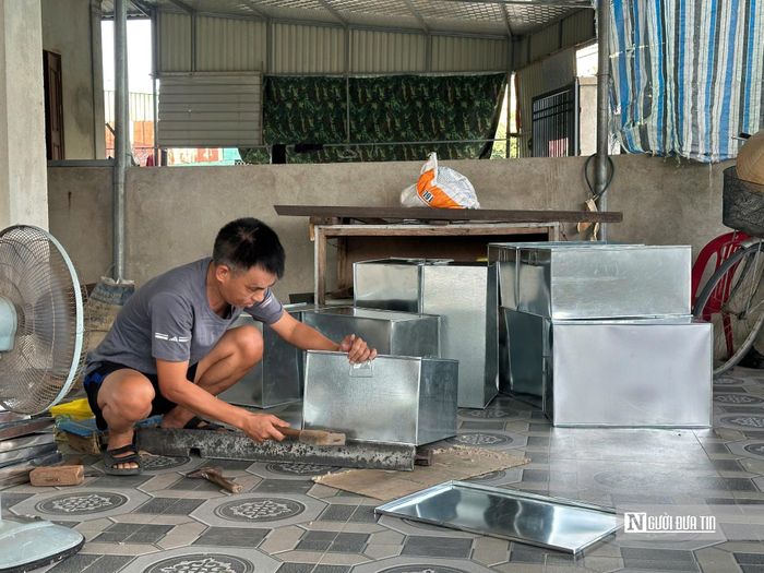 Hiện, trong làng chỉ còn vài gia đình vẫn tiếp tục duy trì nghề truyền thống.