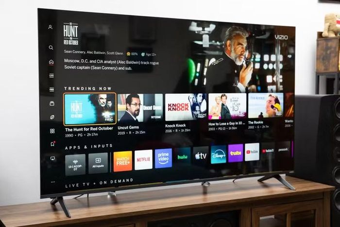 TV Mini LED Quantum của Vizio gây chú ý nhờ khả năng dùng gần giống "TV không thông minh", phù hợp với người dùng muốn hạn chế các tính năng theo dõi trên smart TV. Ảnh: The Verge.