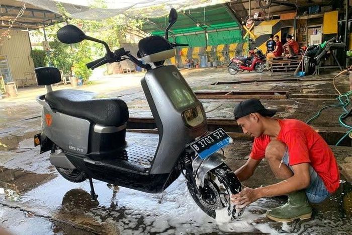 Vấn đề vệ sinh xe cũng bộc lộ nhiều lầm tưởng tai hại khiến hệ thống điện của xe nhanh chóng bị vô hiệu hóa.