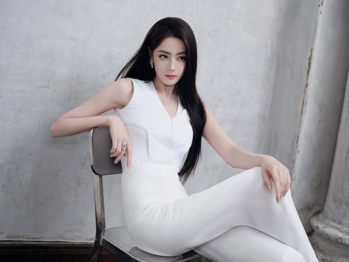 Địch Lệ Nhiệt Ba luôn trân trọng tình cảm của khán giả. Ảnh: Weibo
