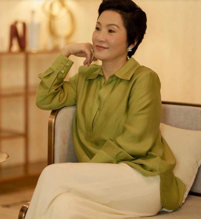 Hồng Đào được khán giả khen diễn xuất qua vai mẹ đại gia ngăn cản tình duyên của Mai.