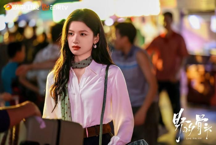 Trương Tịnh Nghi lại mang đến mảng màu hiện thực sâu lắng trong Chó Hoang Và Xương. Ảnh: Mango TV