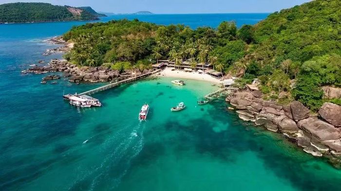 Hội Hướng dẫn viên Du lịch Phú Quốc đang có những kế hoạch gì nhằm nâng cao chất lượng dịch vụ, nguồn nhân lực và sản phẩm du lịch để đón đầu cơ hội từ APEC 2027? 