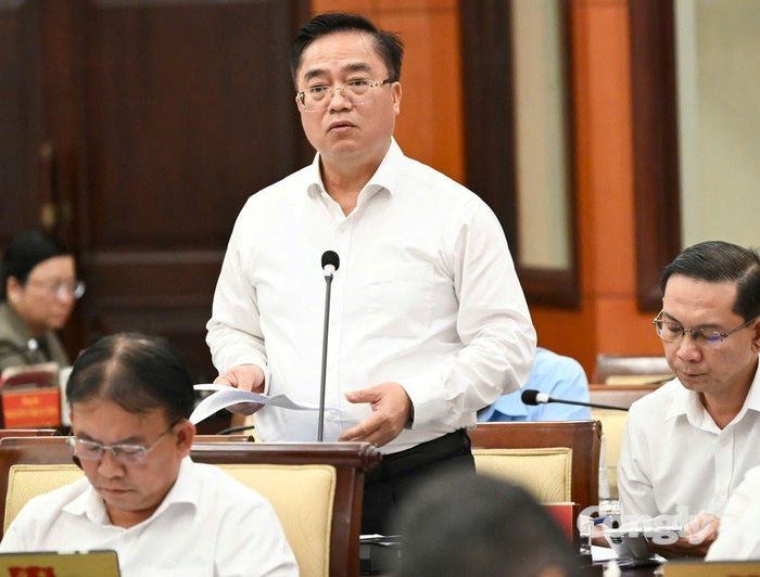 Giám đốc Sở Tài chính Hoàng Vũ Thảnh báo cáo tại hội nghị. Ảnh: Báo Sài Gòn giải phóng