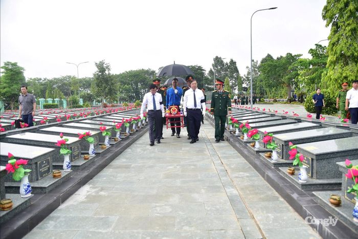 Buổi lễ được tổ chức tại Nghĩa trang Liệt sĩ Vĩnh Hưng - Tân Hưng.