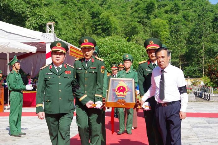 Đại tướng Nguyễn Trọng Nghĩa, Ủy viên Bộ Chính trị, Bí thư Trung ương Đảng, Chủ nhiệm Tổng cục Chính trị Quân đội nhân dân Việt Nam tại Lễ truy điệu và an táng hài cốt liệt sĩ quy tập tại Lào được tổ chức tại tỉnh Thanh Hóa. Ảnh: Ban CHQS tỉnh Thanh Hóa