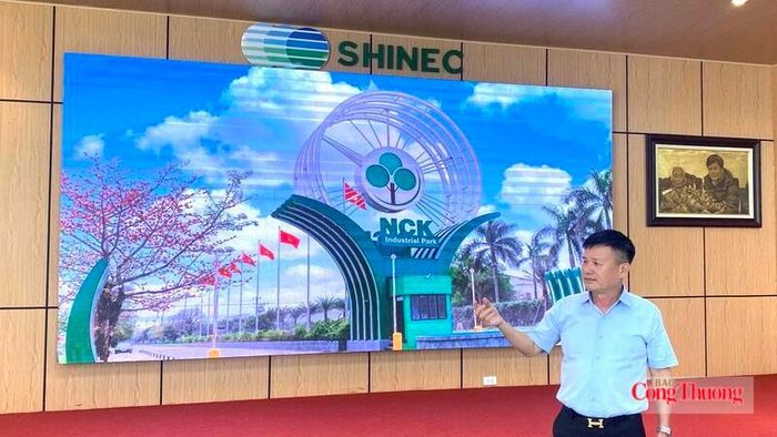 Ông Phạm Hồng Điệp, Chủ tịch Hội đồng quản trị Công ty cổ phần Shinec (Chủ đầu tư mô hình Khu công nghiệp sinh thái Nam Cầu Kiền) chia sẻ về chiến lược thu hút FDI xanh. Ảnh: Thu Anh 
