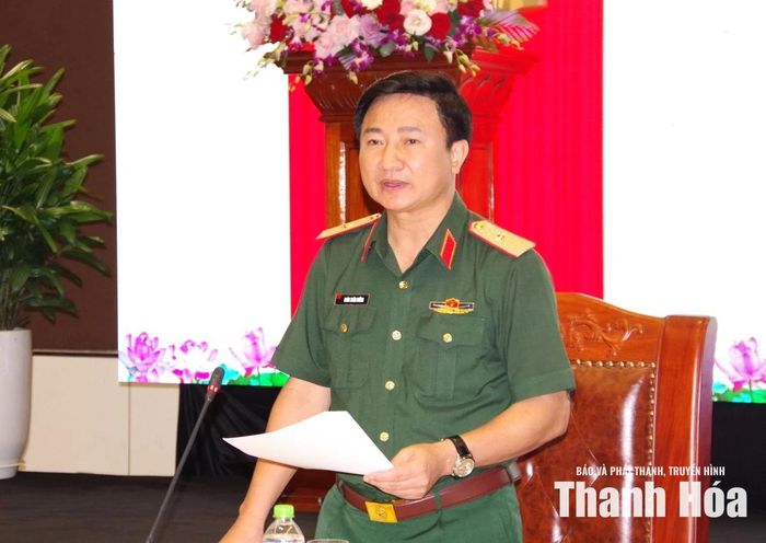 Thiếu tướng Đoàn Xuân Bường, Ủy viên Trung ương Đảng, Ủy viên Quân ủy Trung ương, Bí thư Đảng ủy, Chính ủy Quân khu 4 phát biểu kết luận hội nghị.