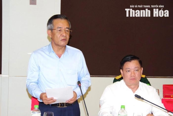 Đồng chí Lê Đức Thái, Ủy viên Trung ương Đảng, Bí thư Tỉnh ủy, Trưởng Đoàn ĐBQH tỉnh Thanh Hóa phát biểu tại hội nghị.