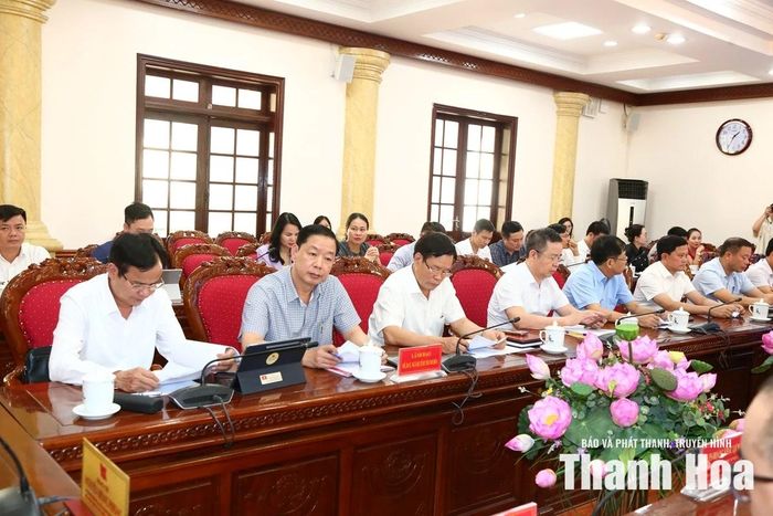 Các đại biểu dự buổi làm việc.