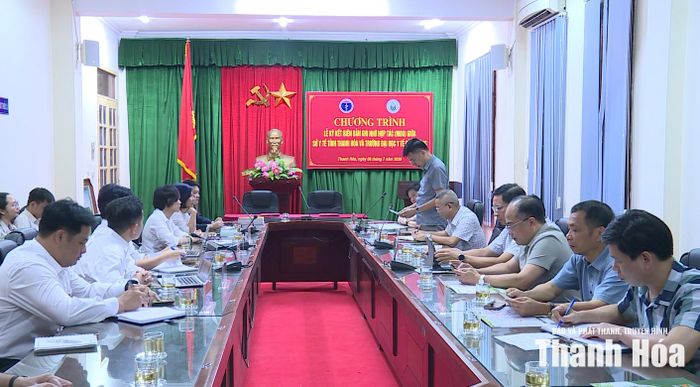 Toàn cảnh lễ ký kết.