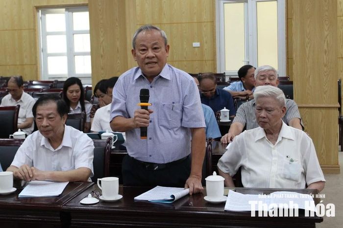 Thành viên Hội đồng tư vấn Ủy ban MTTQ tỉnh phát biểu tại hội nghị.
