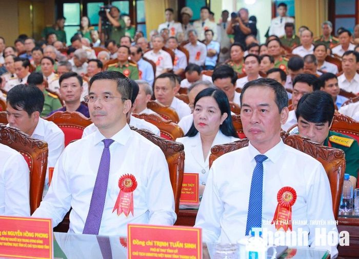 Phó Bí thư Thường trực Tỉnh ủy Nguyễn Hồng Phong và Phó Bí thư Tỉnh ủy Trịnh Tuấn Sinh dự lễ kỷ niệm.