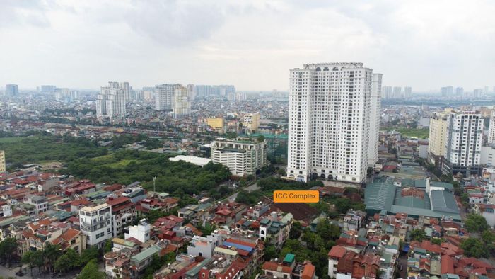 Nằm tại ngõ 38 Đại Từ, phường Định Công, Hà Nội có một ô đất rộng khoảng 12.608 m2 sắp đầu tư dự án Khu nhà ở Đại Kim (ICC Complex). Chủ đầu tư là CTCP Xây dựng Công nghiệp (mã: ICC).
