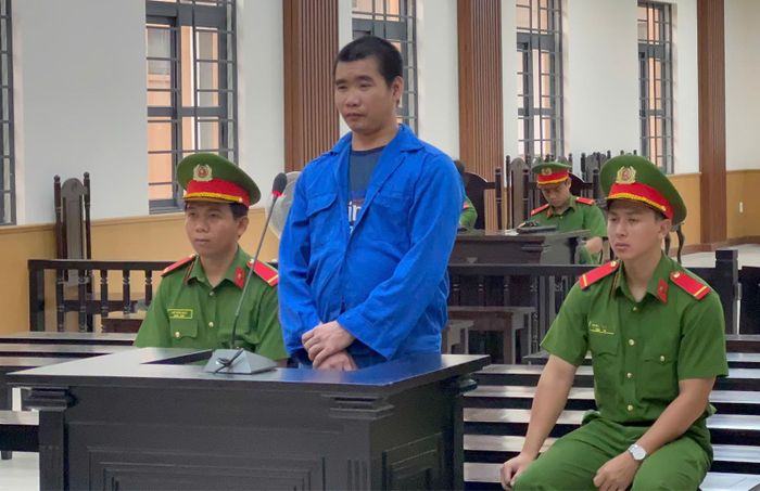 Bị cáo Trung nhận tội trước tòa. Ảnh: NGUYỄN HƯNG