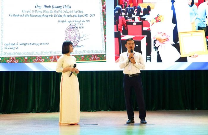 Đại diện KOL, quản trị viên trao đổi và chia sẻ kinh nghiệm tại hội nghị.