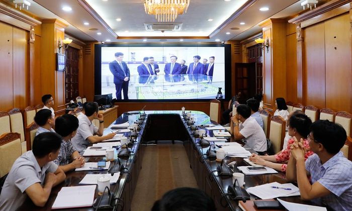  Đại biểu duyệt video giới thiệu về tiềm năng, lợi thế, tình hình phát triển kinh tế - xã hội, thu hút đầu tư của tỉnh cũng như kết quả hoạt động của các doanh nghiệp Nhật Bản trên địa bàn. 
