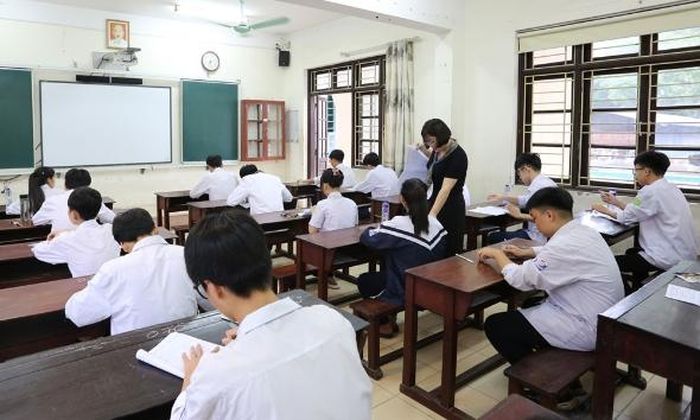 Xây dựng mạng lưới cơ sở giáo dục tinh gọn, hợp lý gắn với cơ cấu lại đội ngũ quản lý giáo dục, bảo đảm quyền học tập của học sinh.