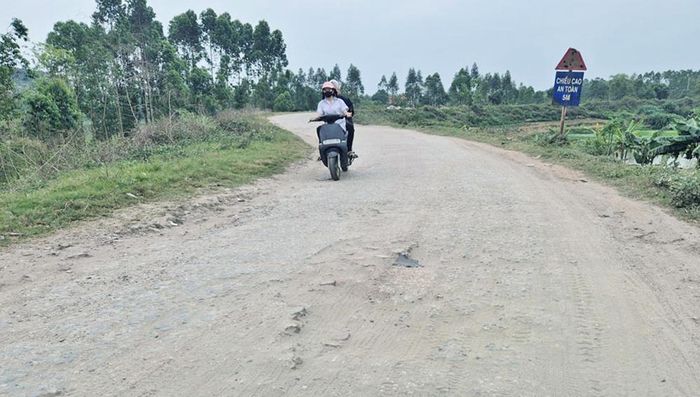 Người dân thôn Phúc Mãn, xã Mỹ Thái mong muốn được tỉnh quan tâm đầu tư, nâng cấp đê tả Thương.