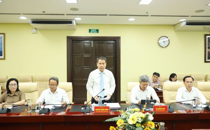 Chủ tịch UBND thành phố Nguyễn Mạnh Hùng phát biểu tại lễ ký kết. Ảnh: NGỌC PHÚ