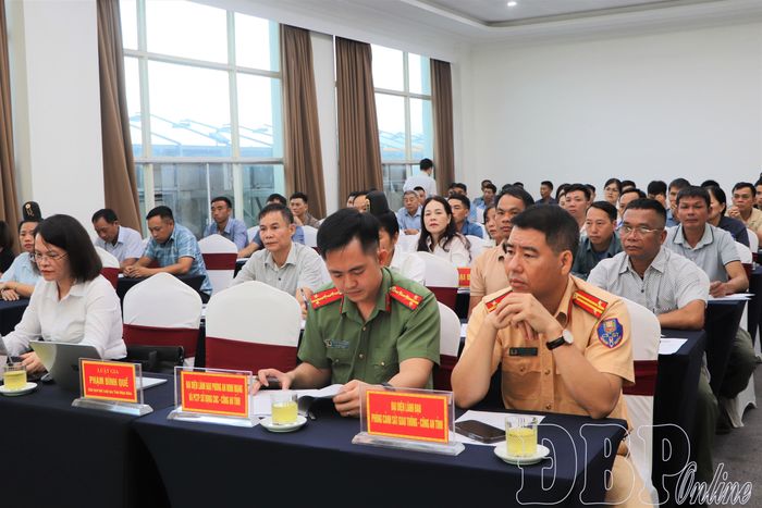 Các đại biểu dự hội nghị.